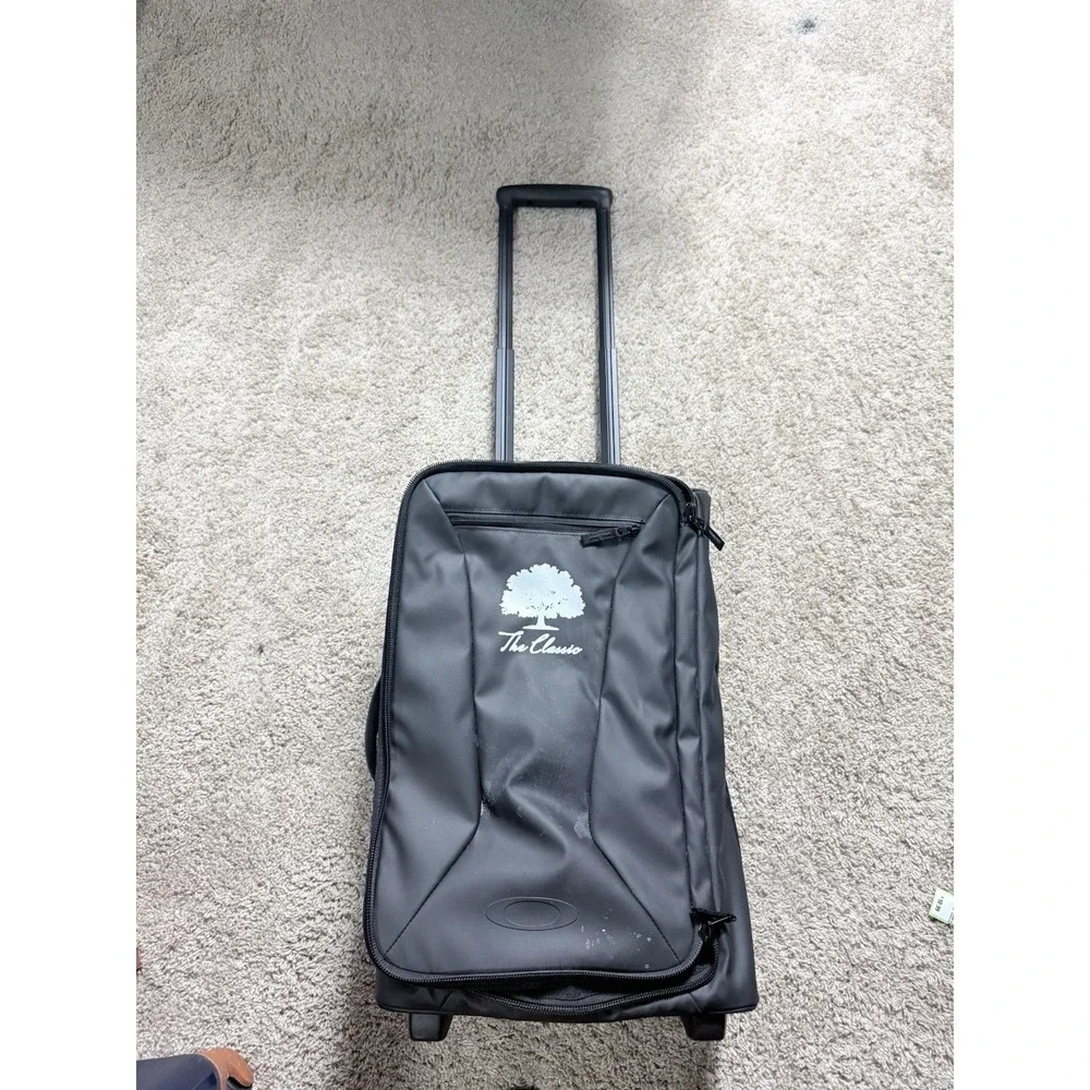 Oakley Endless‎ Adventure Carry-On Luggage FOS901349 Tree Logo The Classic EUC